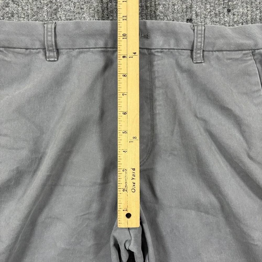 IZOD Chino Pants Mens 36x30 Gray Stretch Straight Leg Cotton Blend Regular Fit